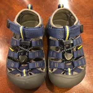 Toddler size 8 Keen shoes
